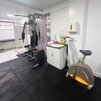 Interior del consultorio de JMS Fisioterapia: un espacio cómodo y profesional para tu tratamiento